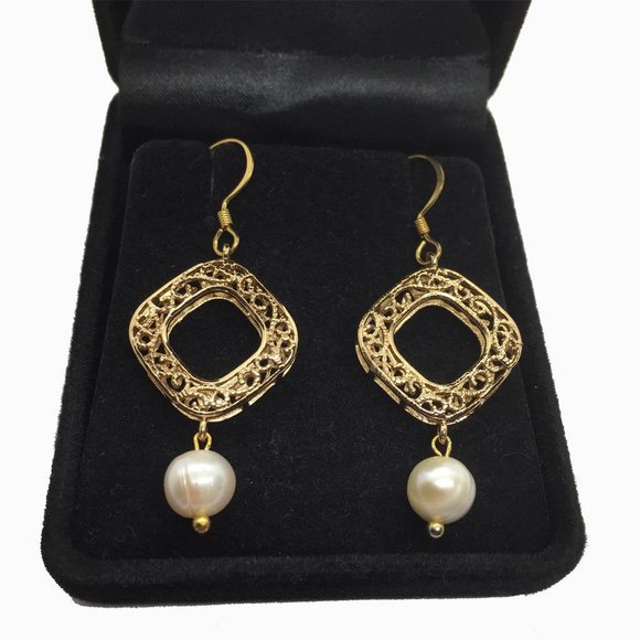 Stylish Freshwater Pearl Earrings - Picture 3 of 3